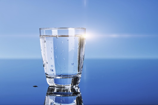 Uống nước đã để qua đêm có gây hại cho sức khỏe không?