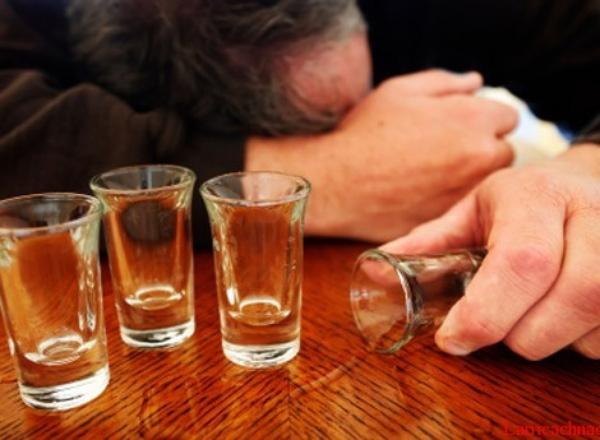 Ngộ độc rượu - Hiểm nguy rình rập hàng ngày